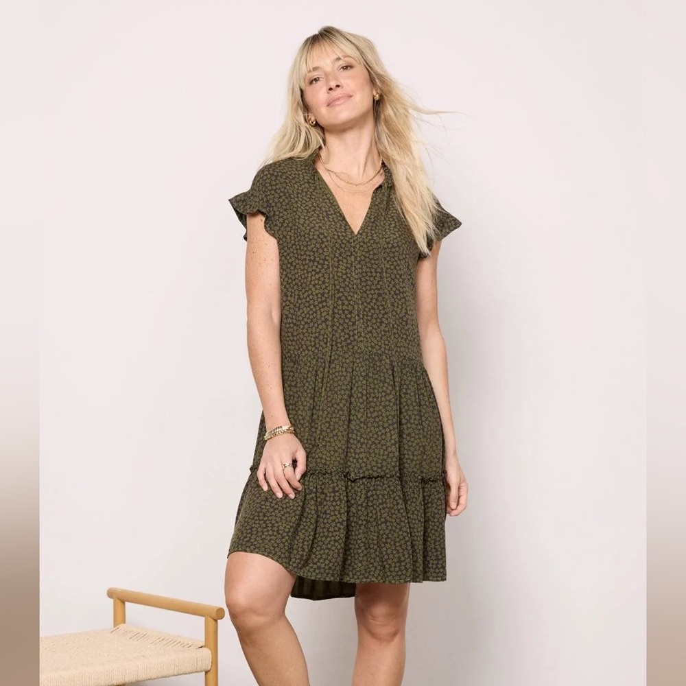 Sundry women’s short femme dress size small v neck tiered